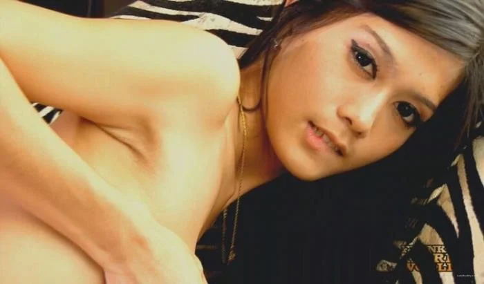 [Franks-TGirlWorld.com / Grooby.com] Rissa So - Solo from Bangkok [HD 720p] 407.2 MB